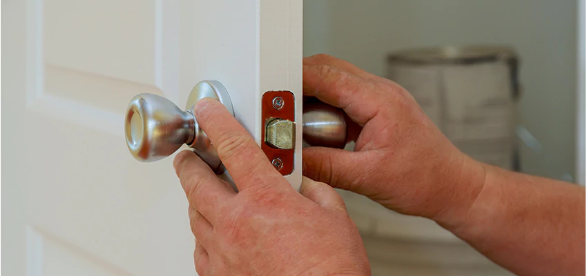 AAA Locksmiths For lock Replacement in Lombard